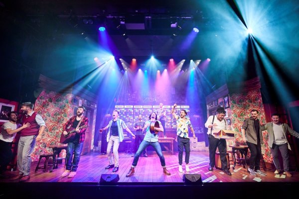 天牛宝 在“酒吧”里听音乐剧,伦敦西区音乐剧《男声小酒馆》中国首演9月登陆上海