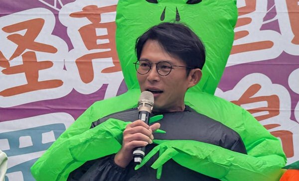 汇丰配资 何时与郑丽文见面？黄国昌：大家不要急，随时展开欢迎双臂